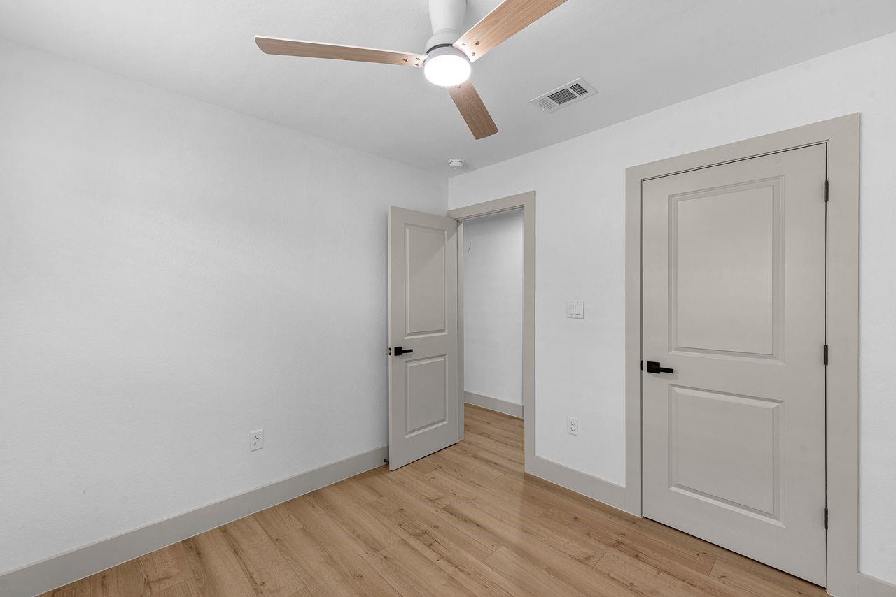 5202 Moonshadows Drive
