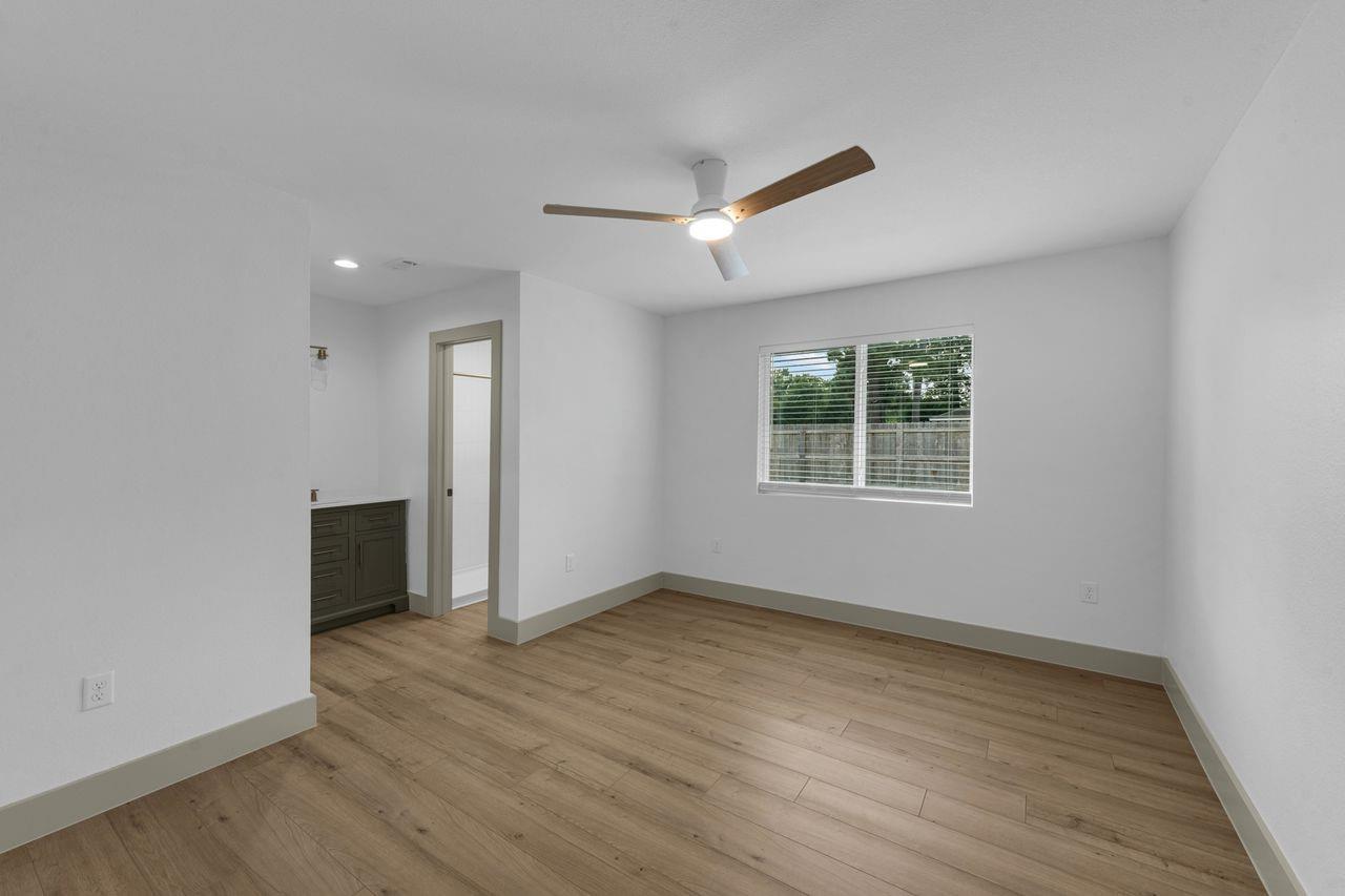 5202 Moonshadows Drive