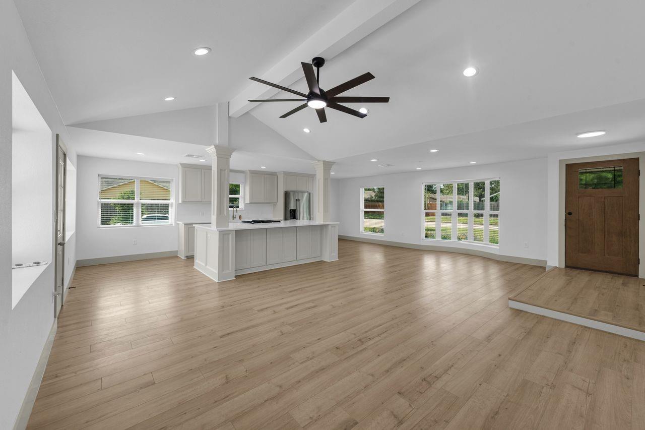 5202 Moonshadows Drive