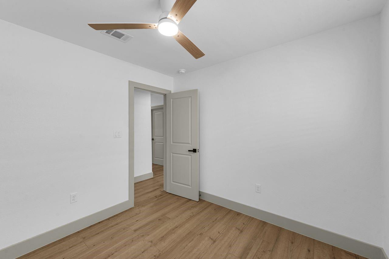 5202 Moonshadows Drive