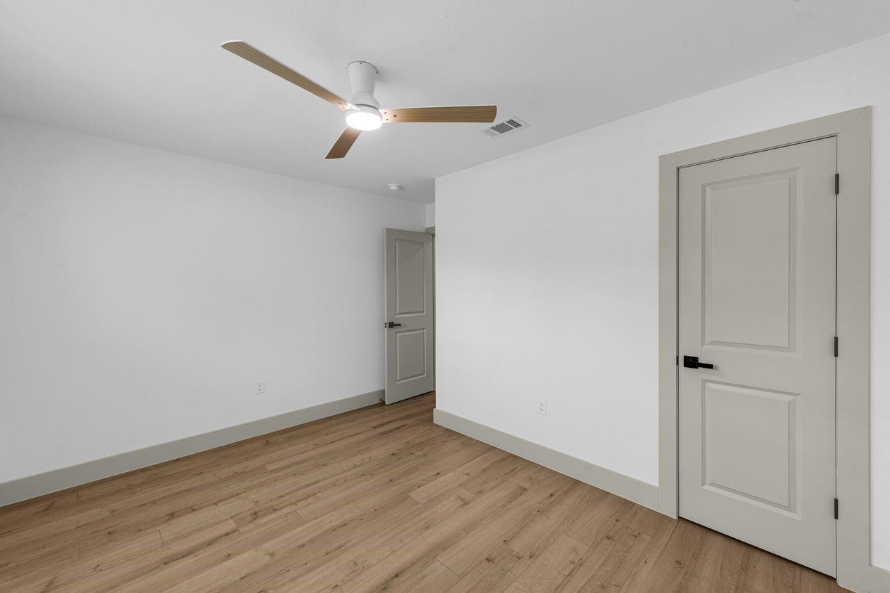 5202 Moonshadows Drive
