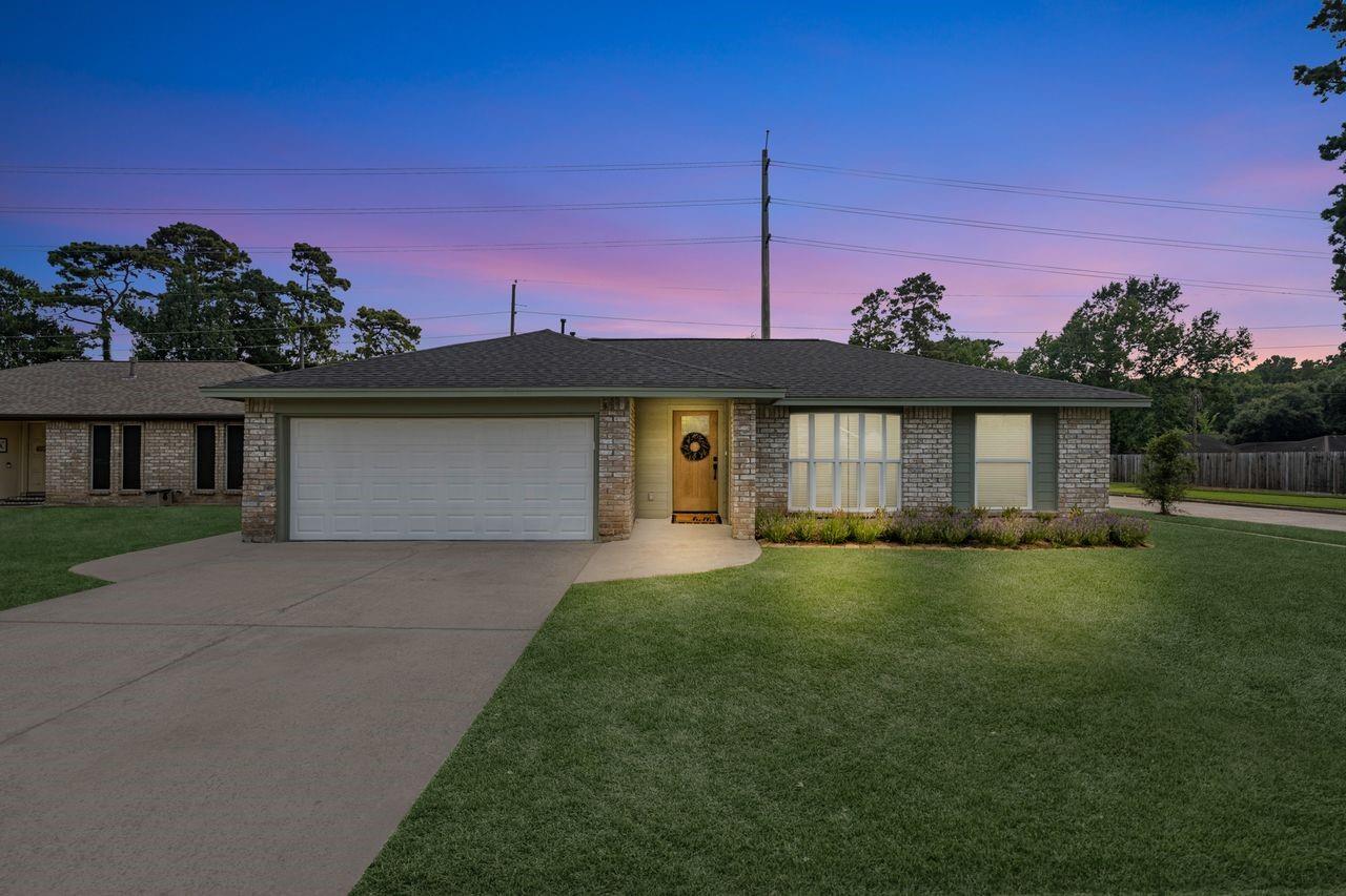 5202 Moonshadows Drive
