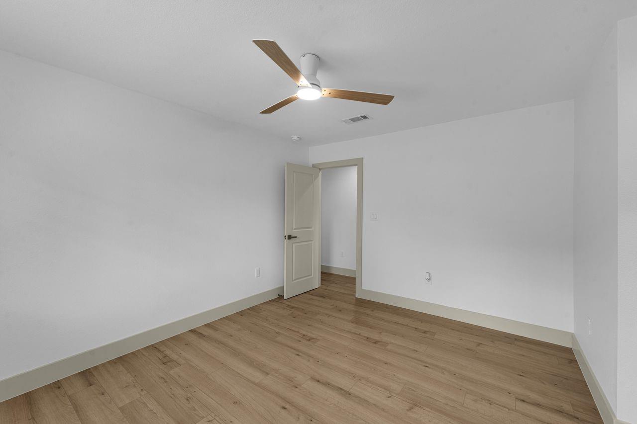5202 Moonshadows Drive