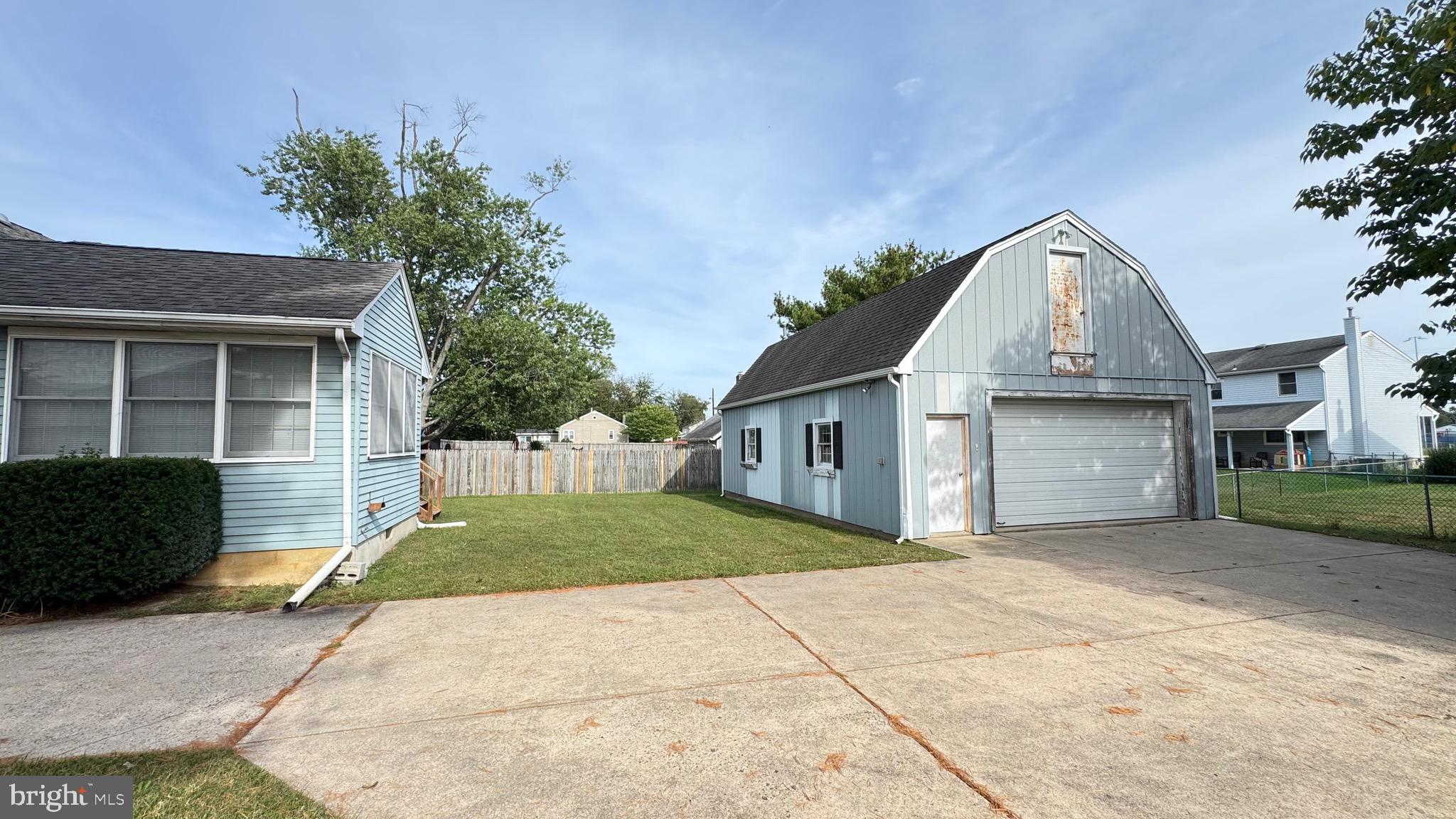 815 W WOOD AVENUE