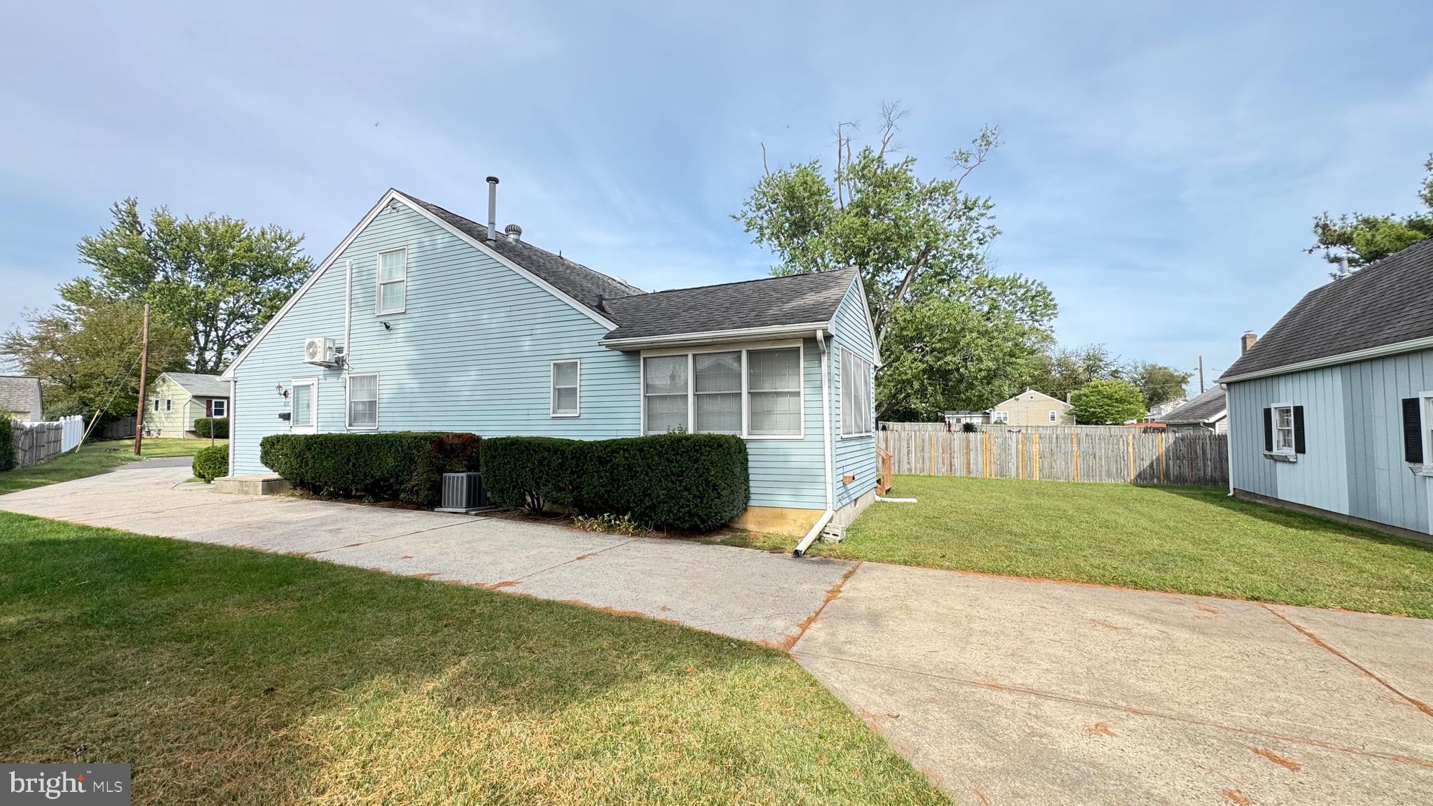 815 W WOOD AVENUE