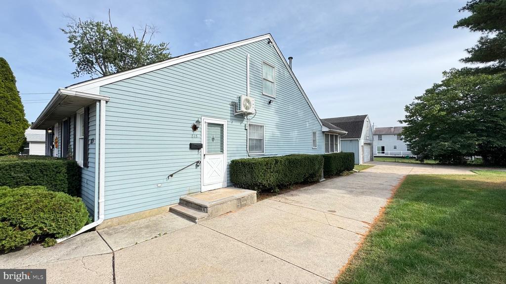 815 W WOOD AVENUE