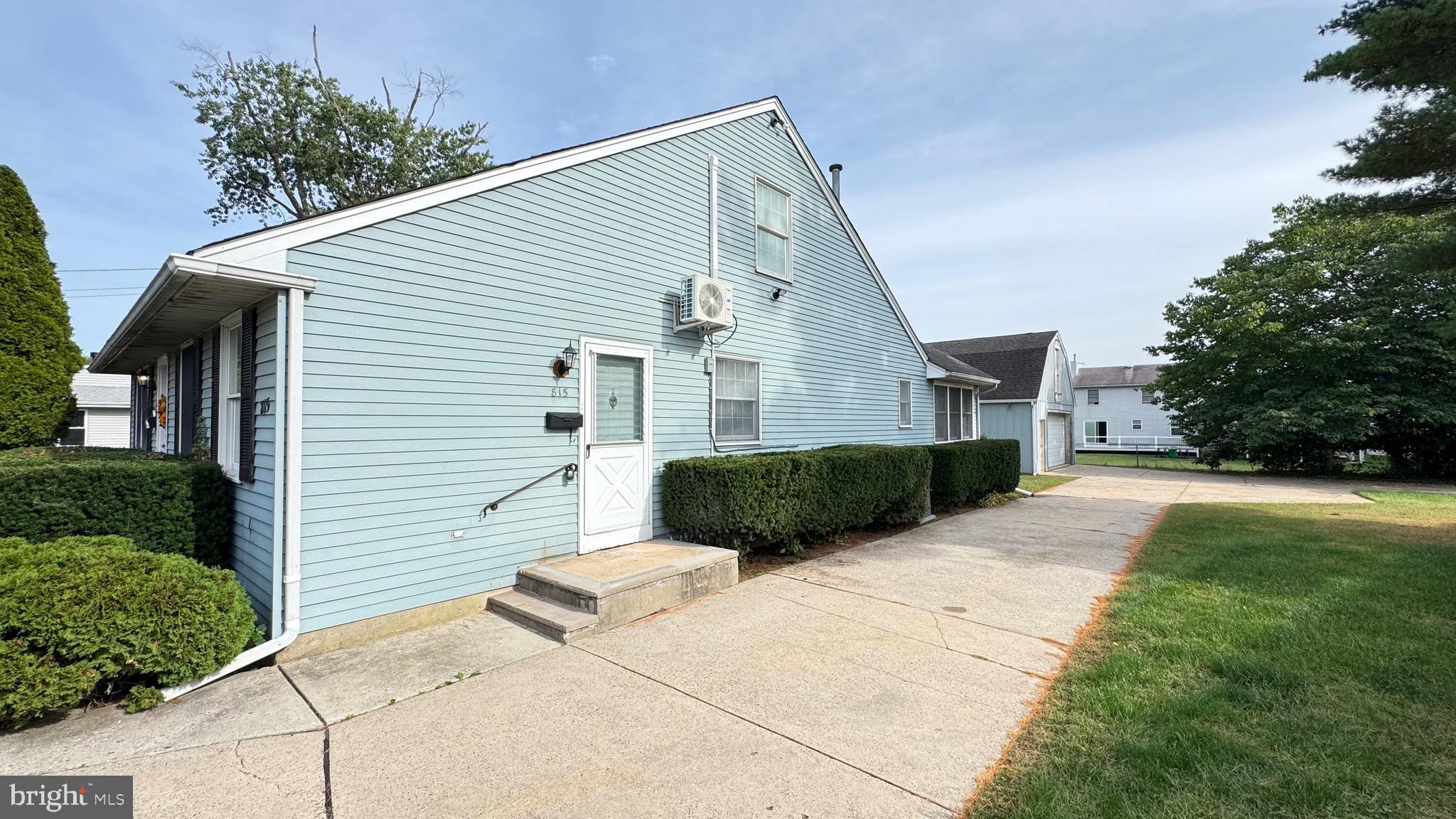 815 W WOOD AVENUE
