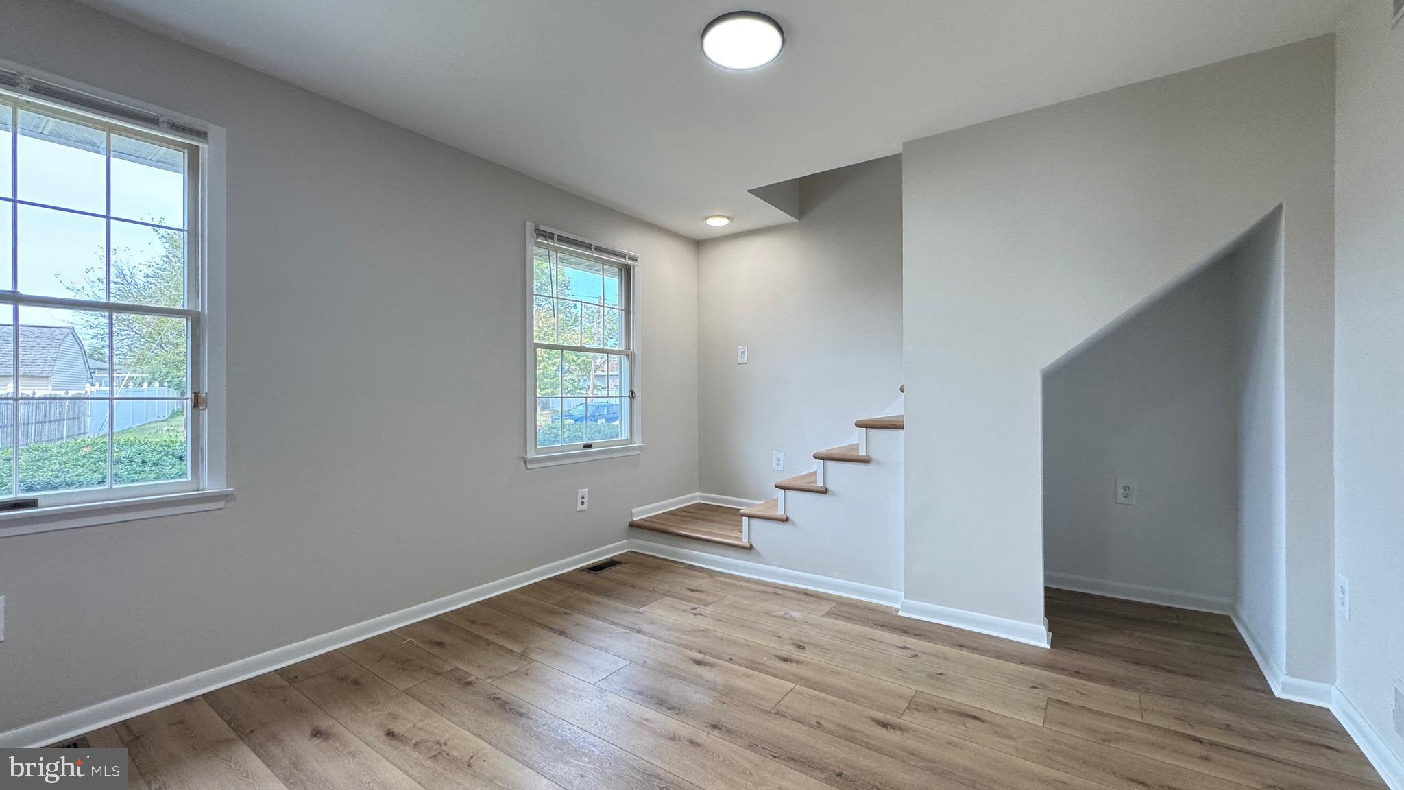 815 W WOOD AVENUE