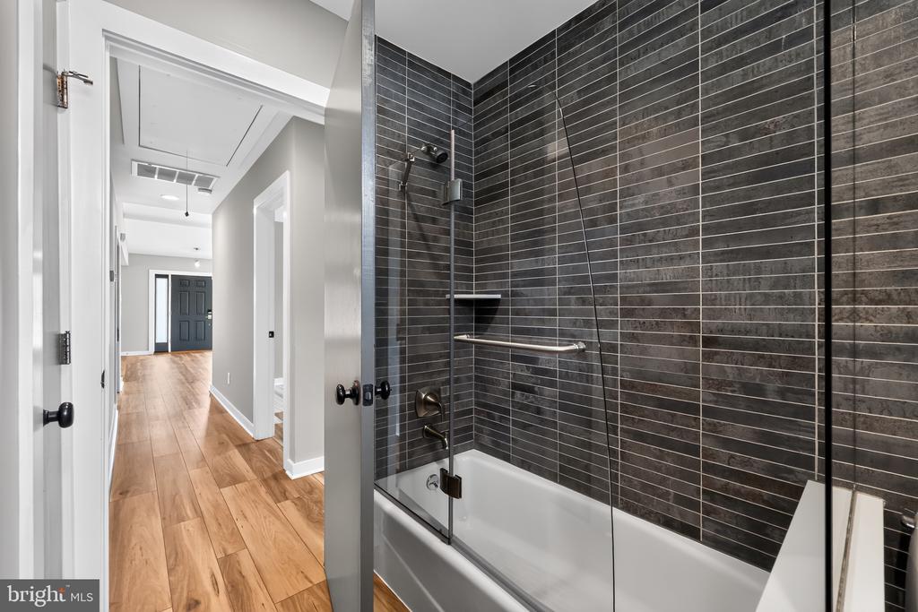 128 FAIRVIEW AVENUE