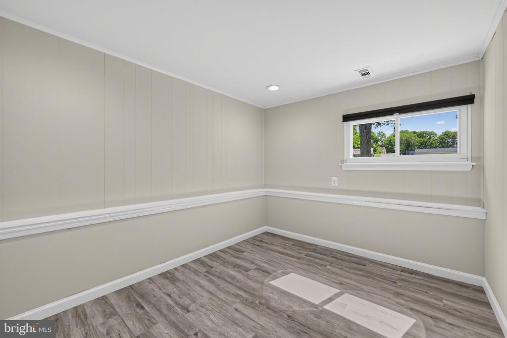 588 BARLOW AVENUE