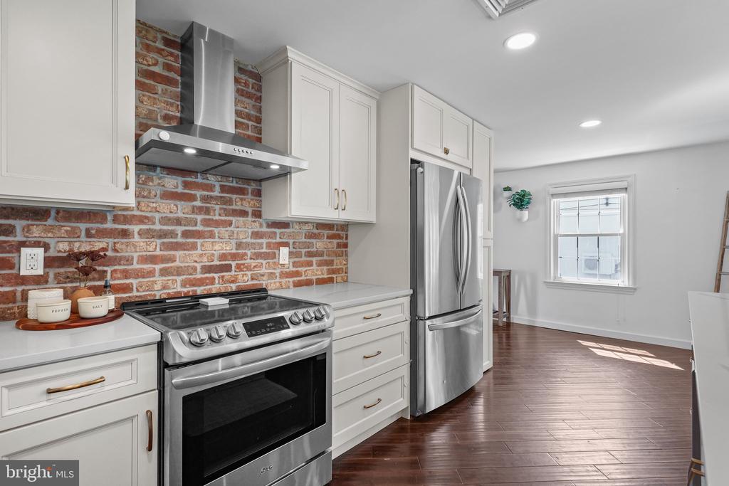 56 Letchworth Ave