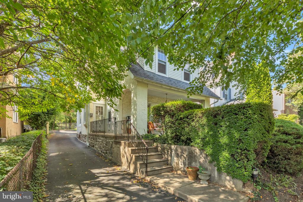 8120 Fairview Rd