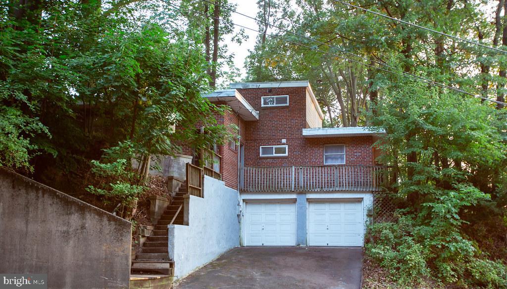 1092 TYSON AVENUE
