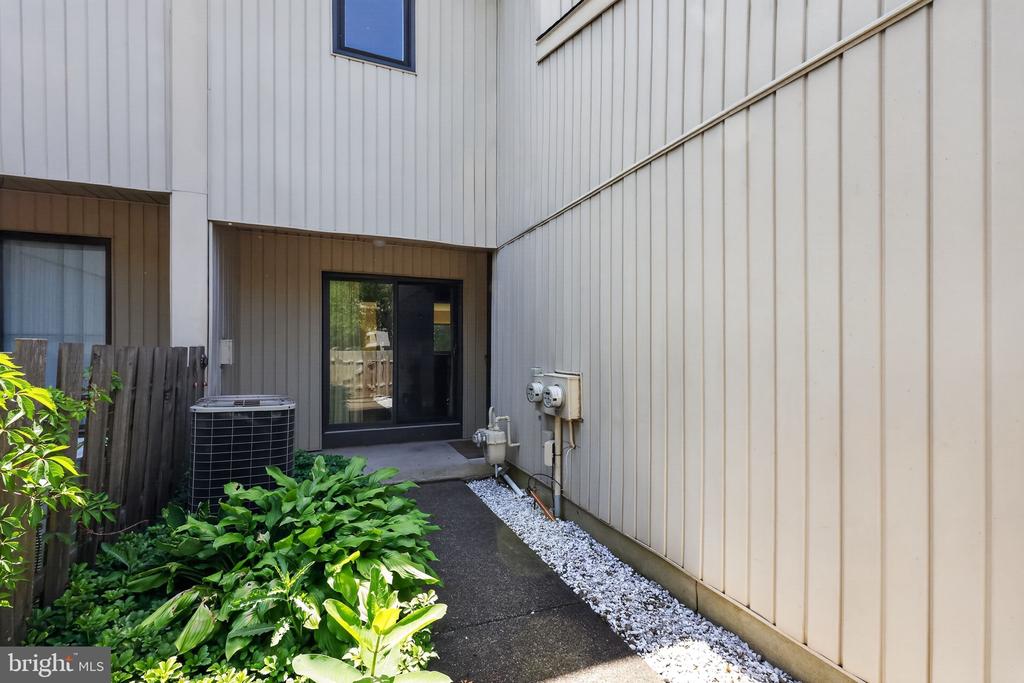 1601 SENECA RUN
