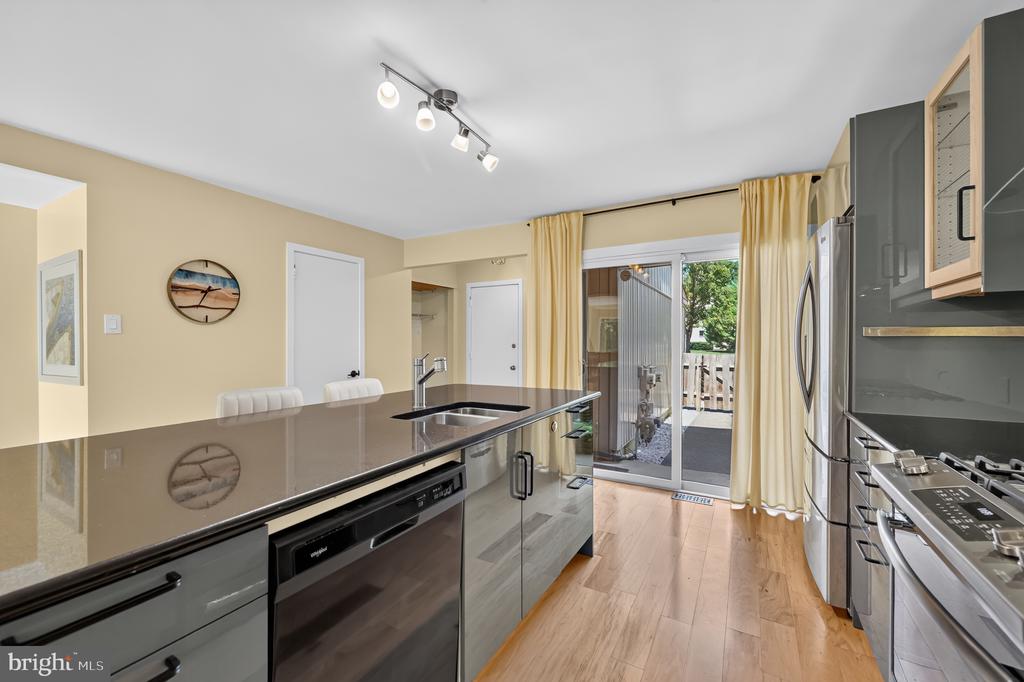 1601 SENECA RUN