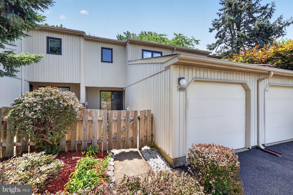 1601 SENECA RUN
