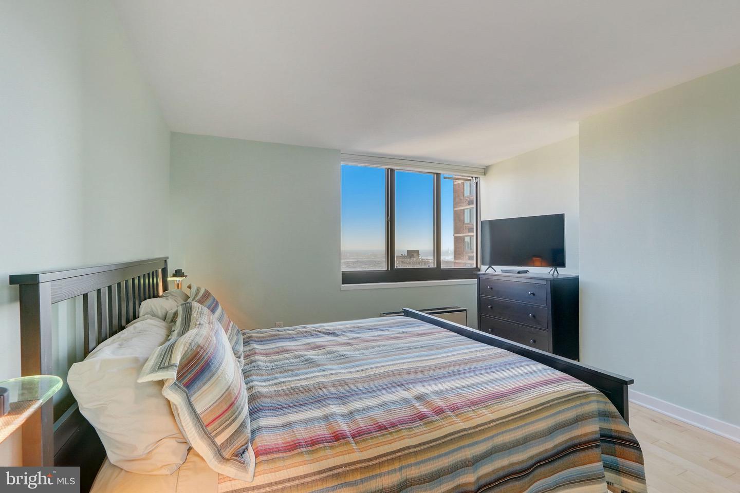 1420 Locust St #33g