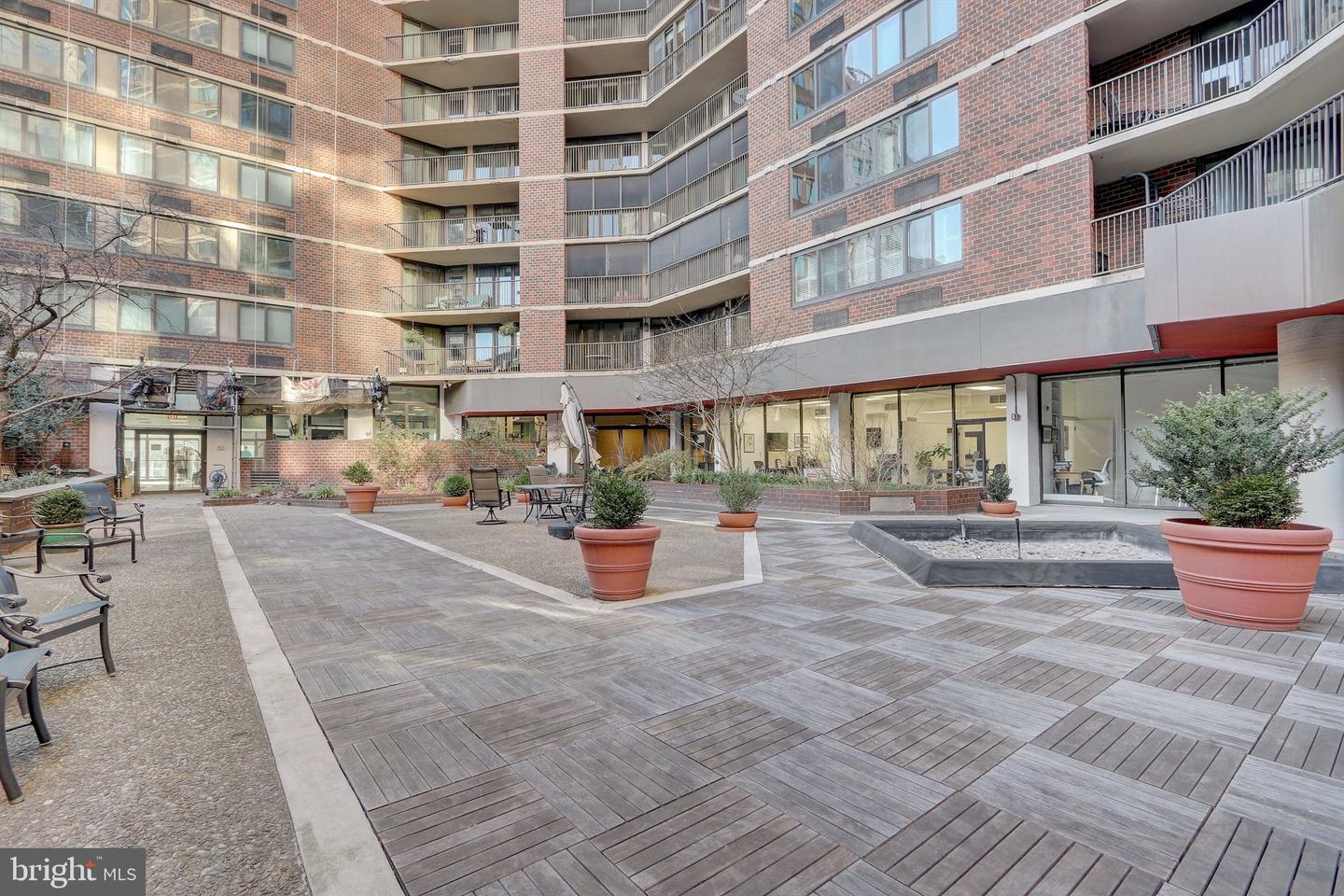 1420 Locust St #33g