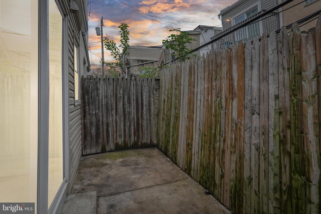 1247 S Bonsall St