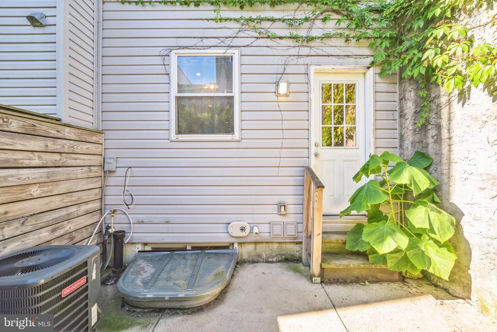 617 Emily St