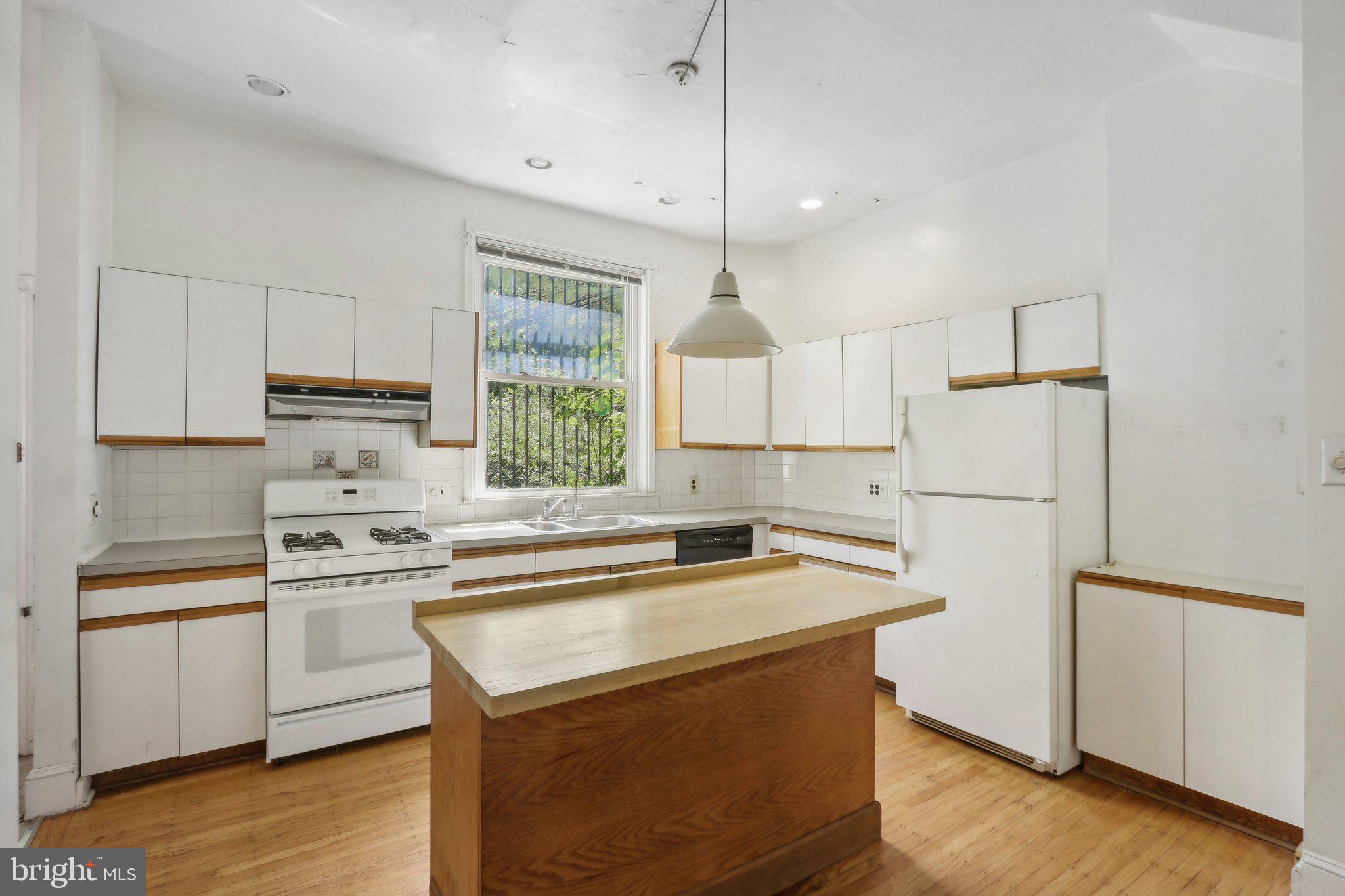 4708 Springfield Ave