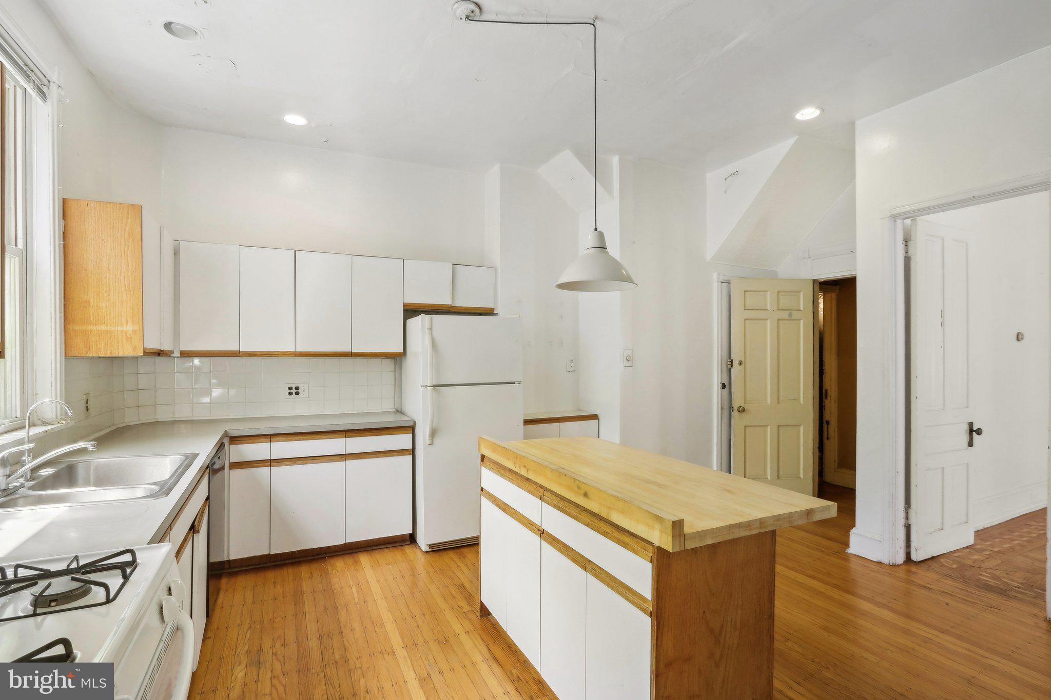 4708 Springfield Ave