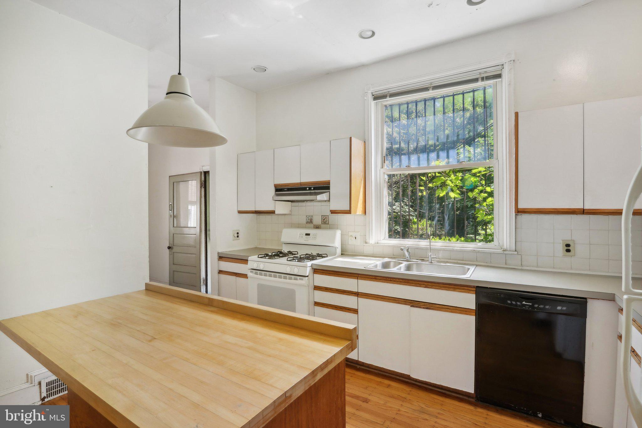 4708 Springfield Ave