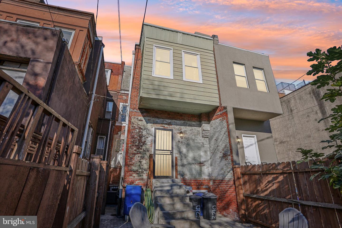 3210 Clifford St