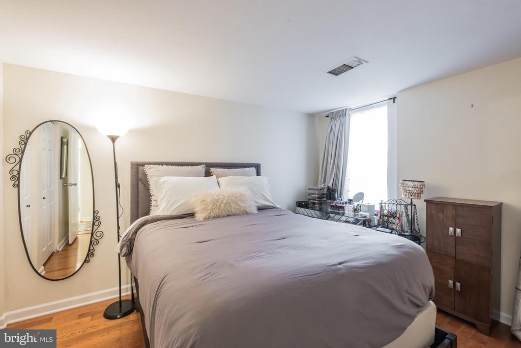 130-36 N BREAD ST #122