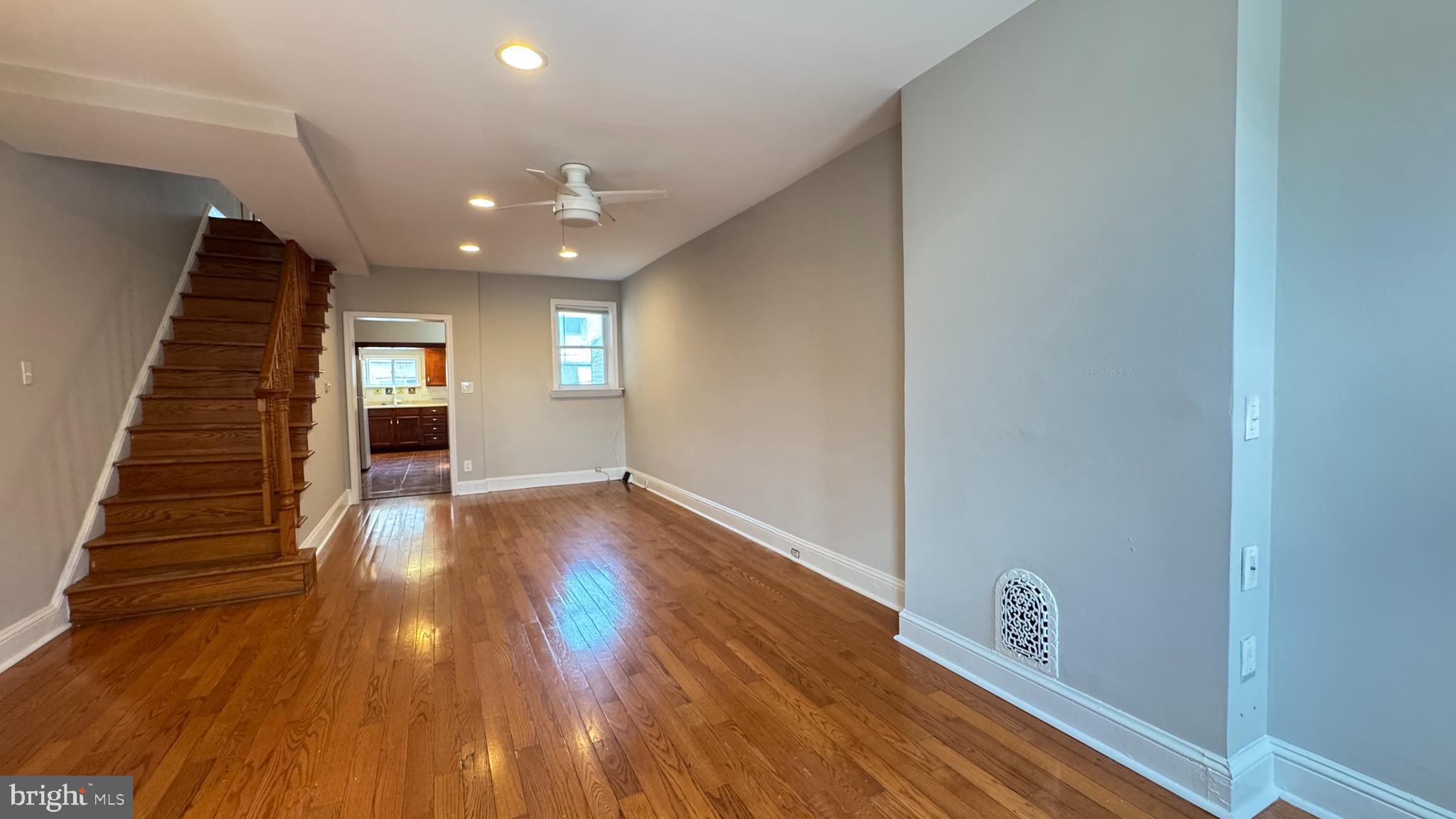 1841 E Clementine St