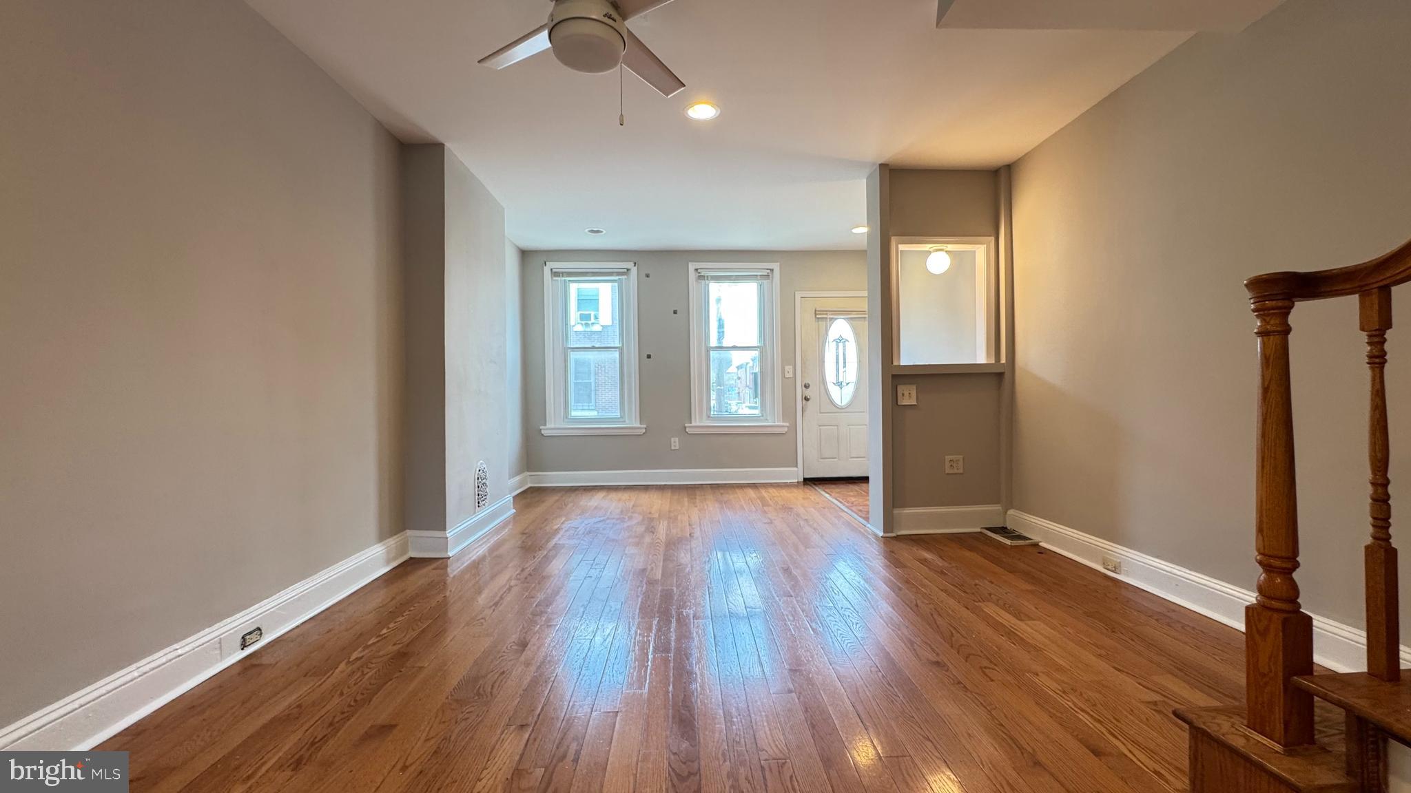 1841 E Clementine St