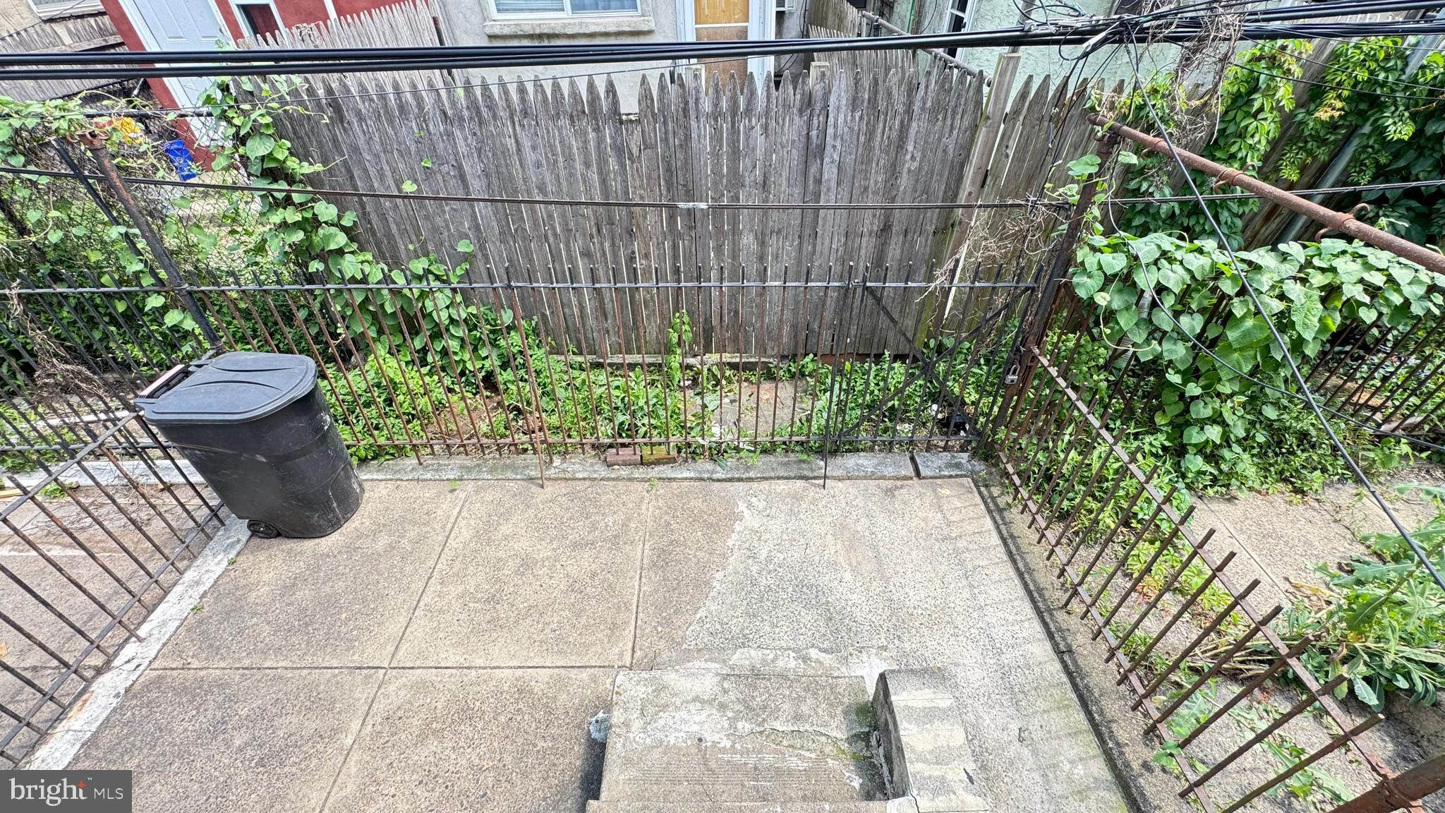 1841 E Clementine St