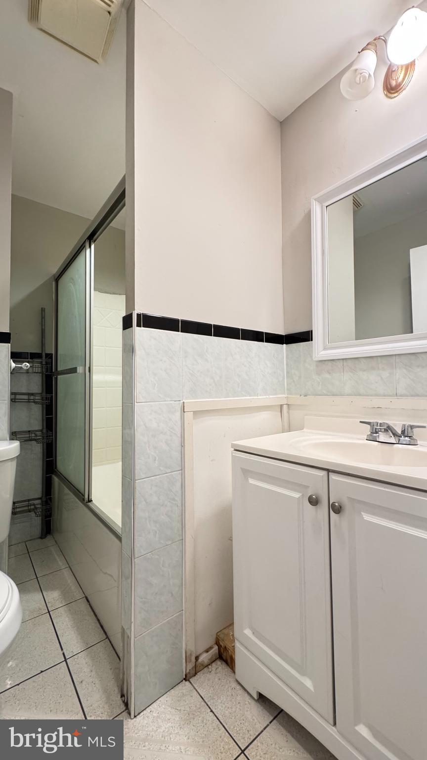 1841 E Clementine St