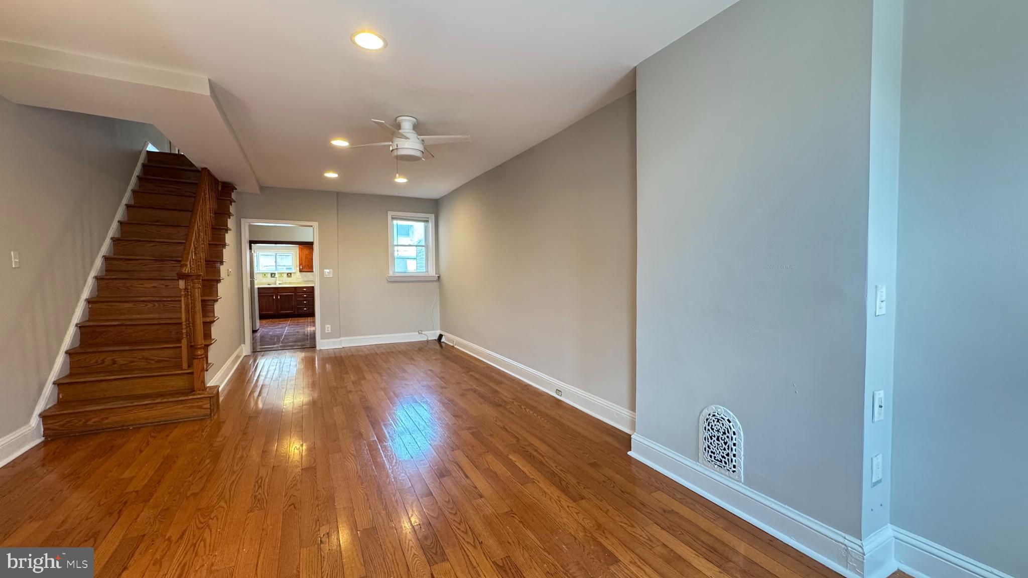 1841 E Clementine St