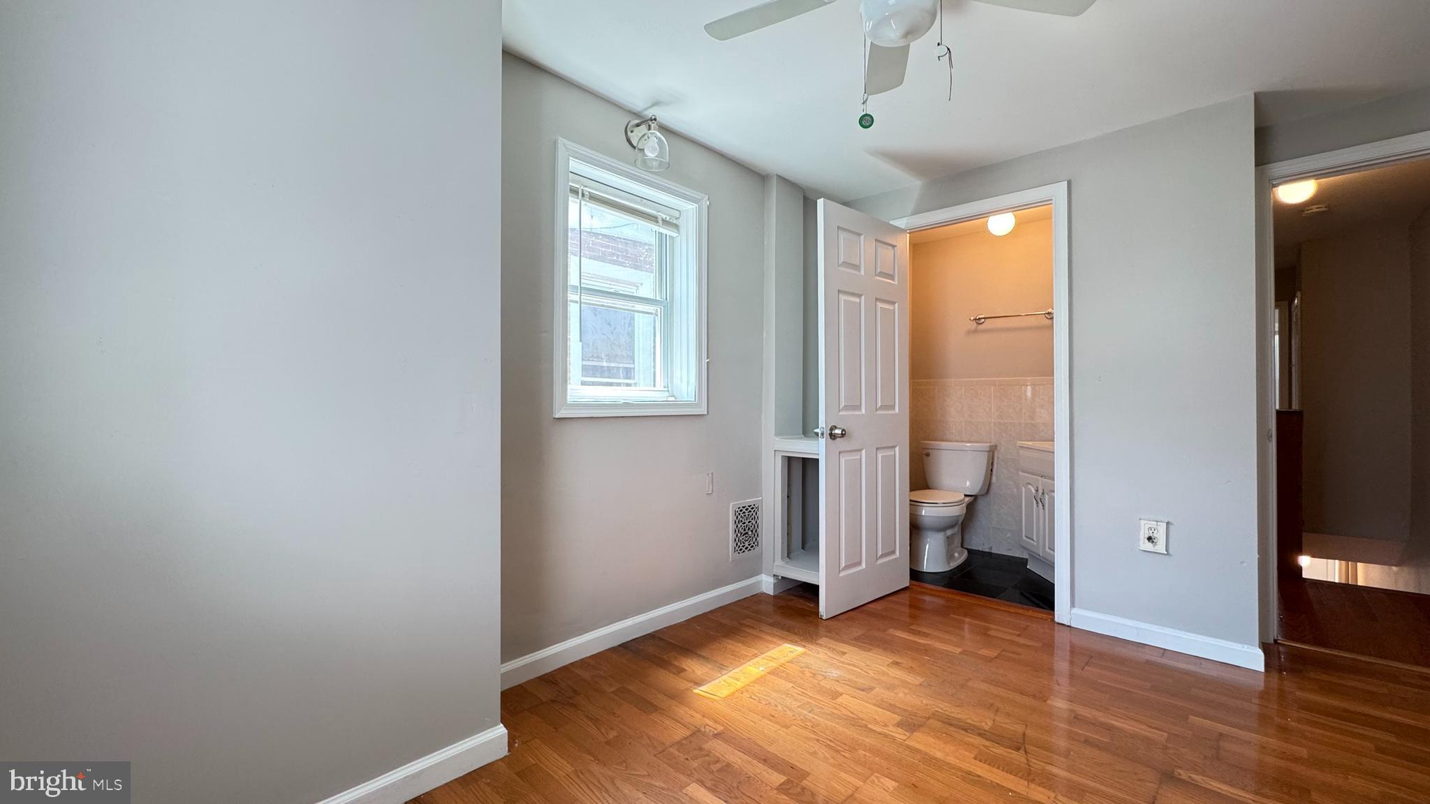 1841 E Clementine St