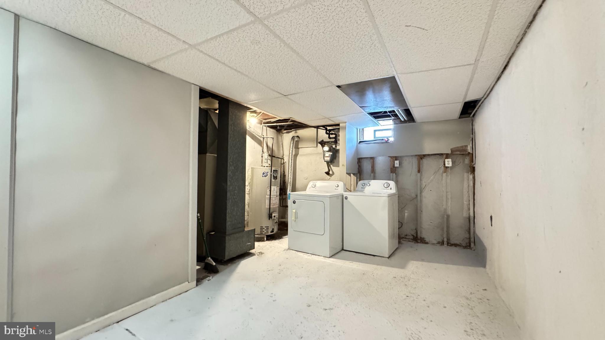 1841 E Clementine St