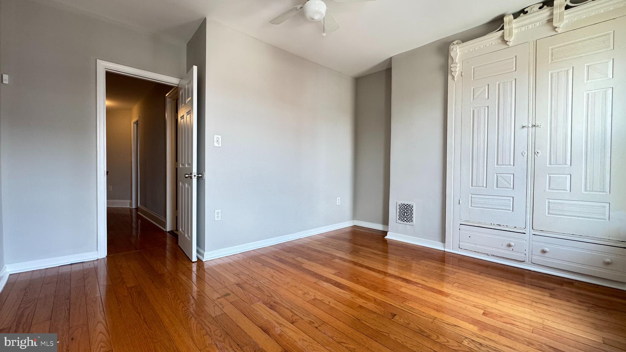 1841 E Clementine St