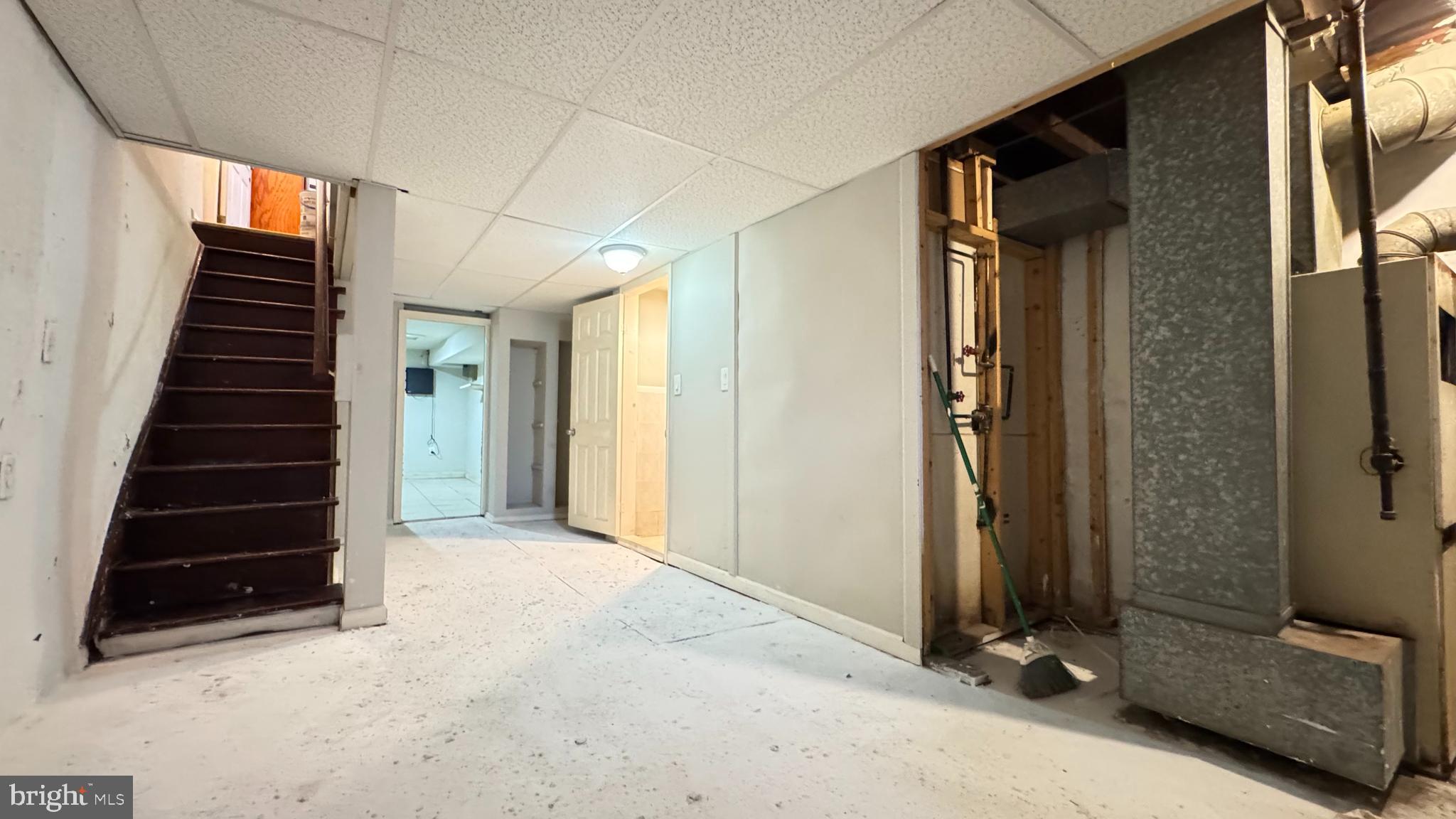 1841 E Clementine St