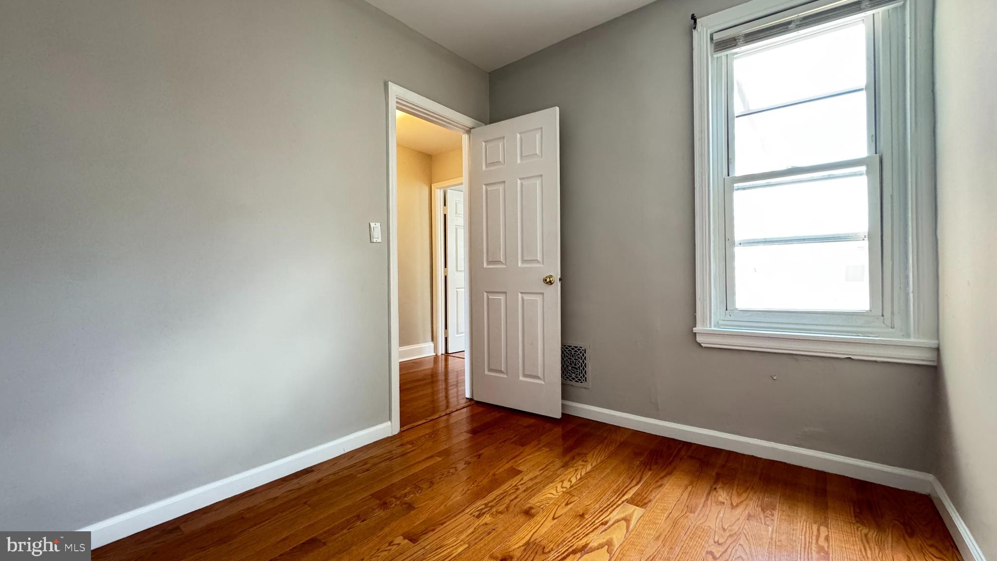 1841 E Clementine St