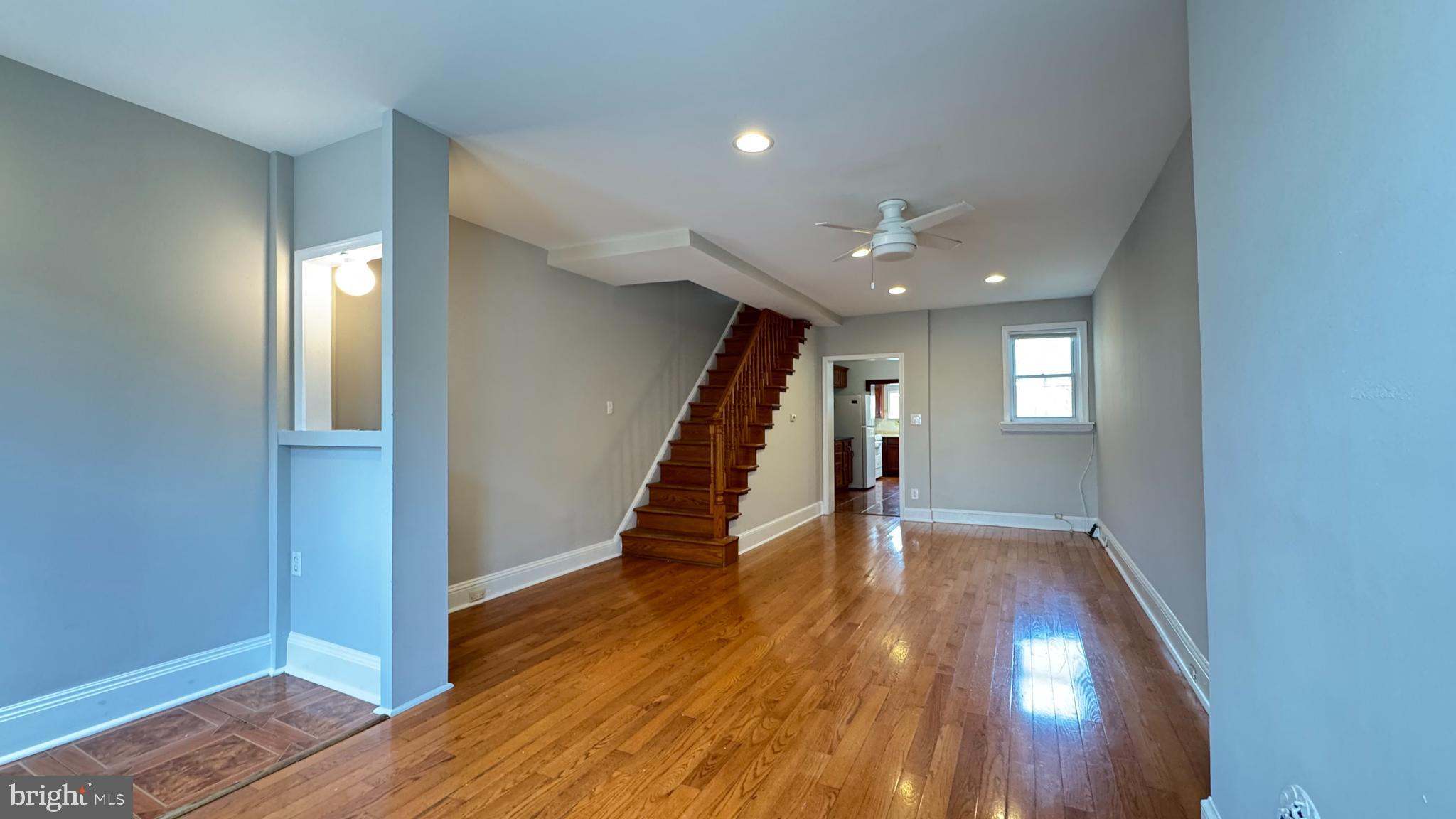 1841 E Clementine St