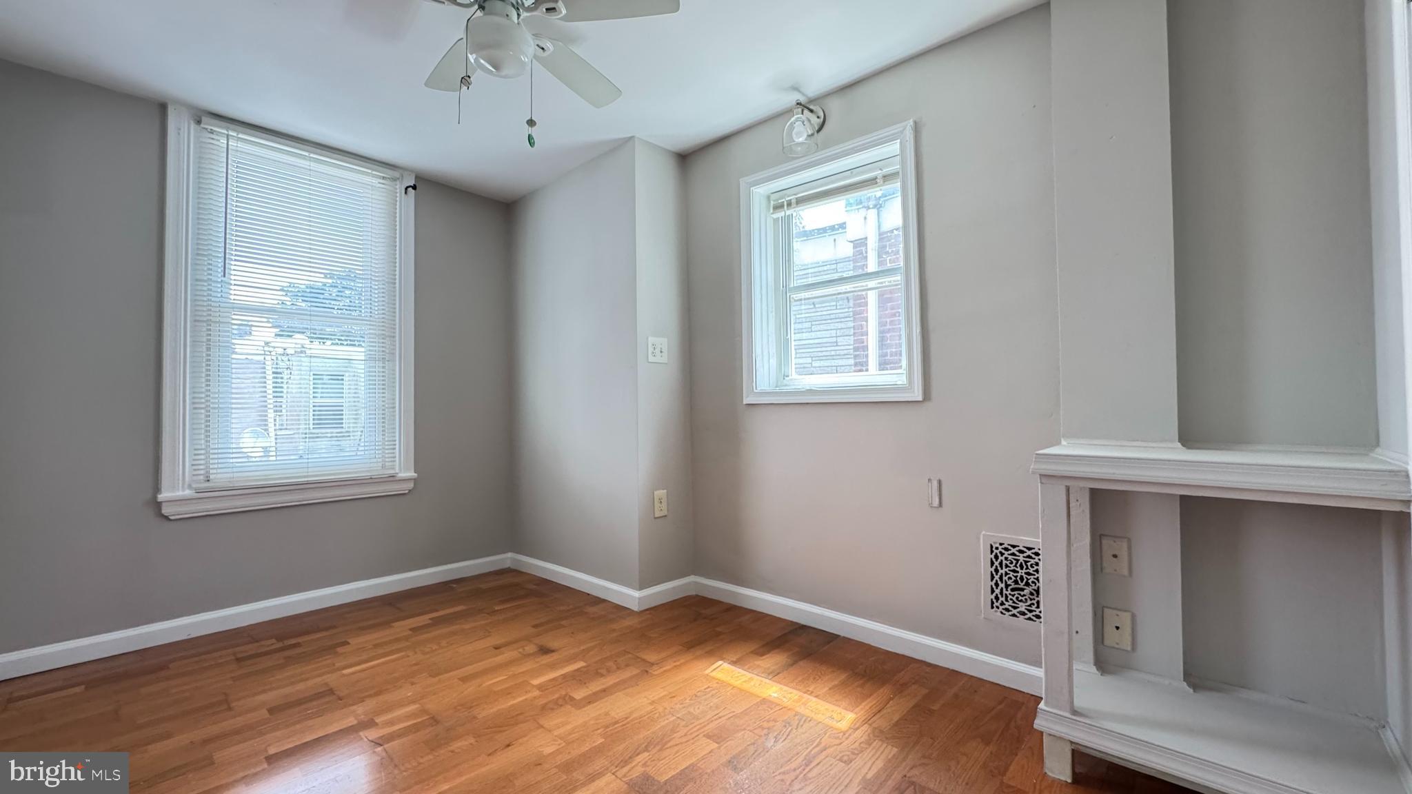 1841 E Clementine St