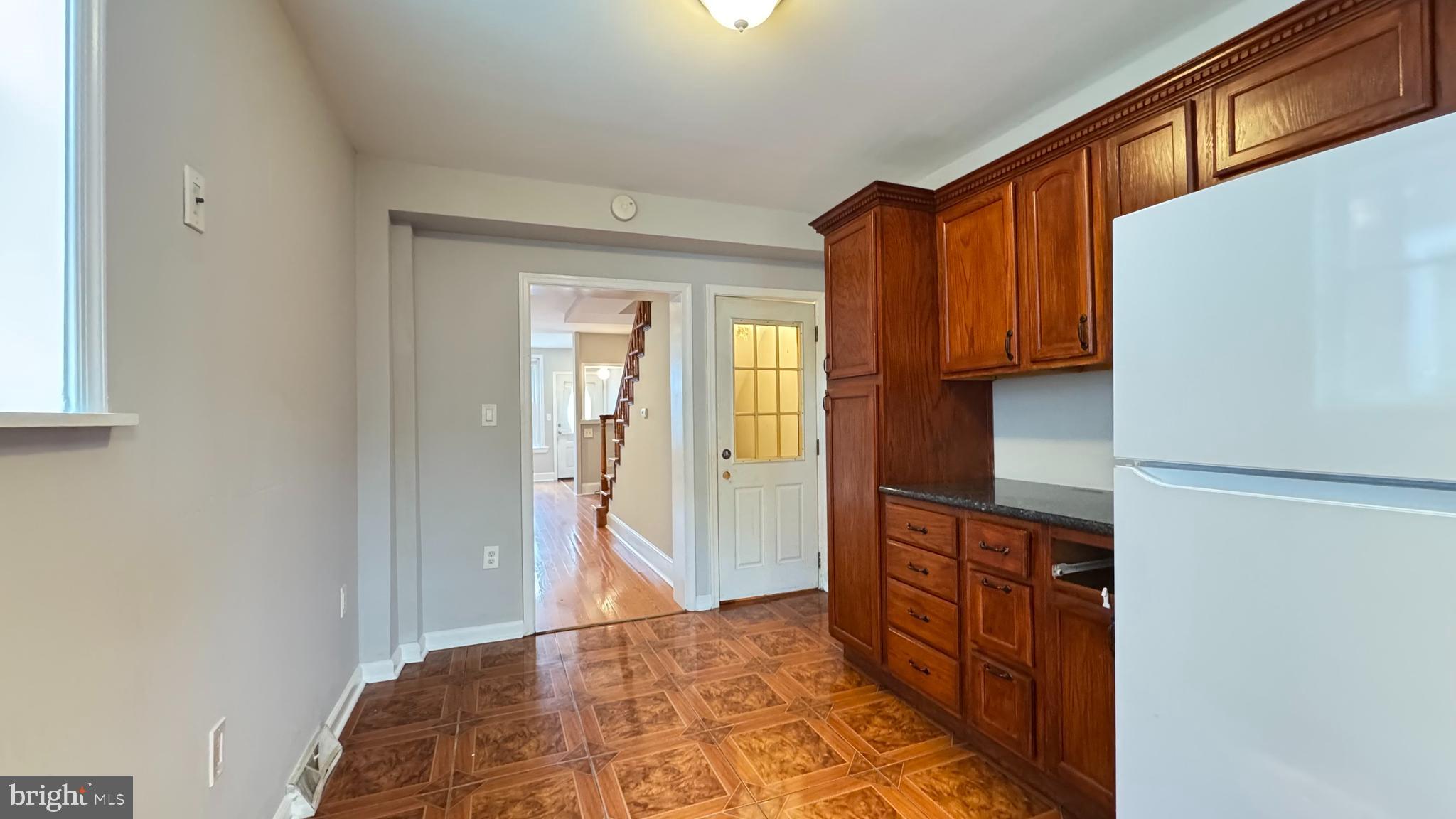 1841 E Clementine St