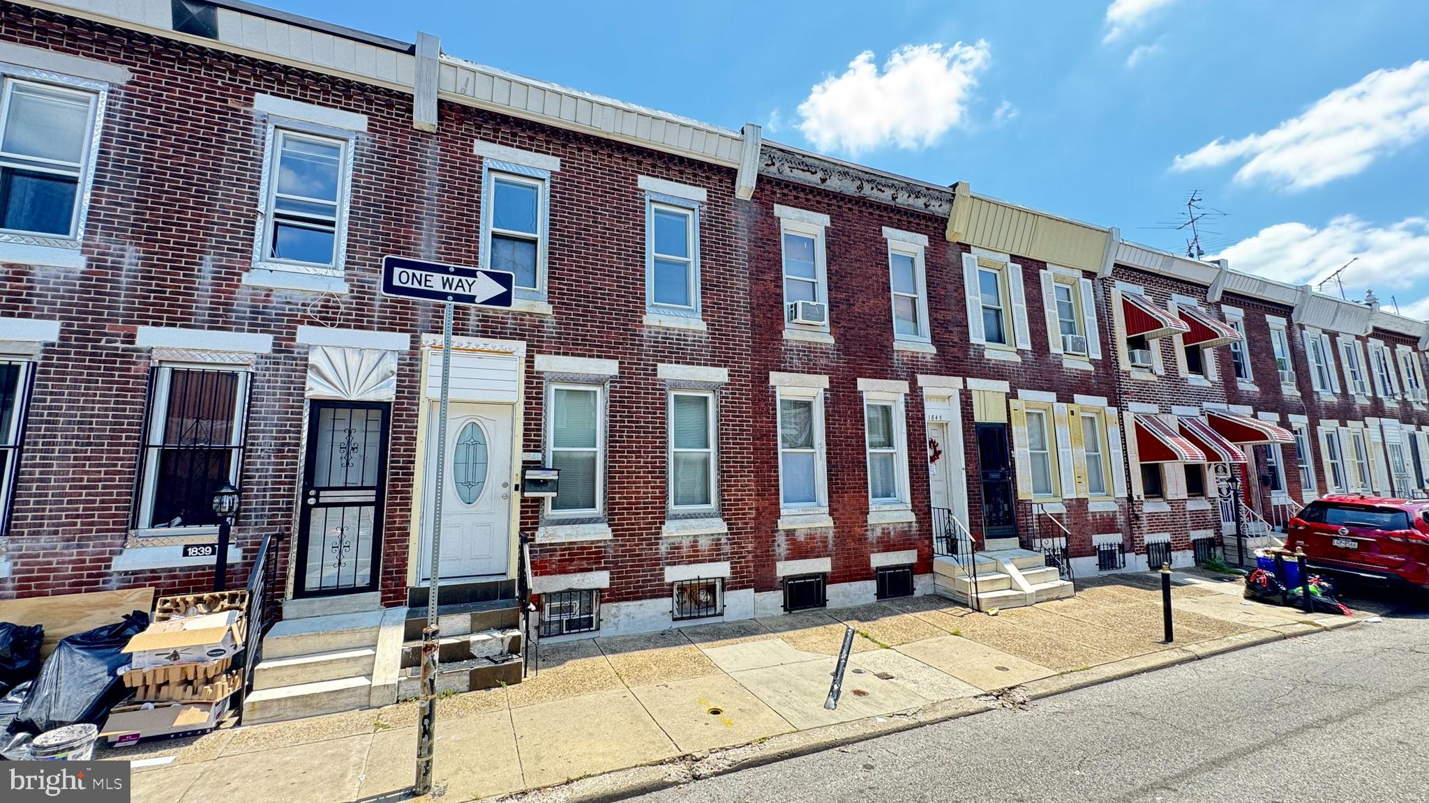 1841 E Clementine St