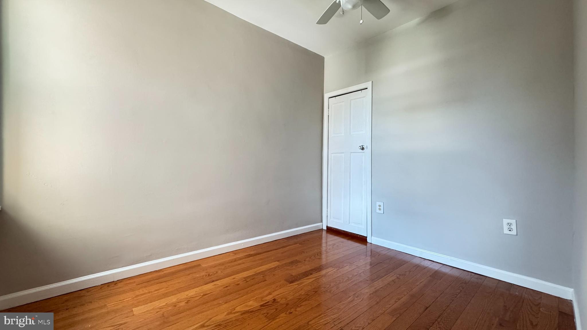 1841 E Clementine St