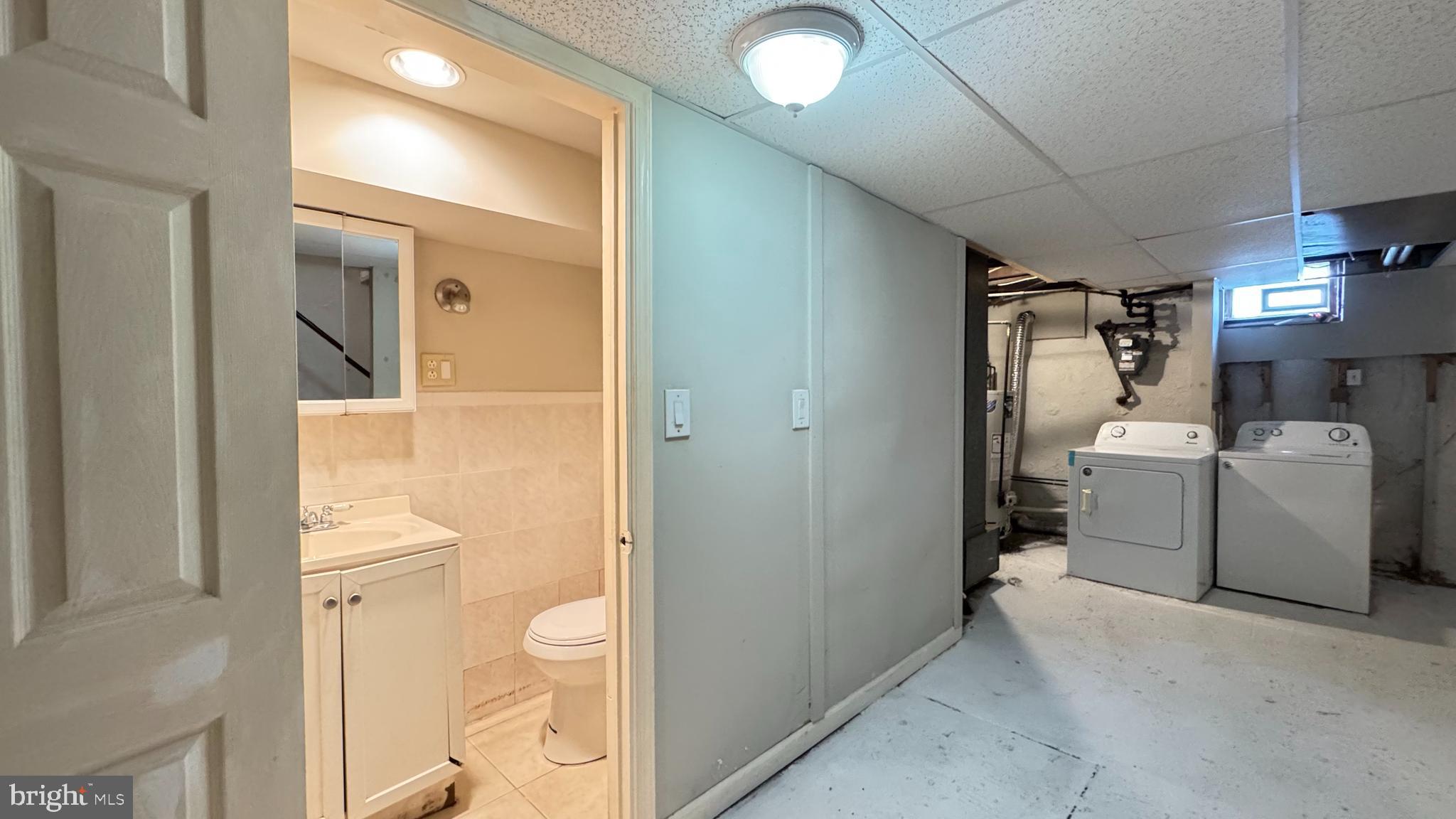 1841 E Clementine St