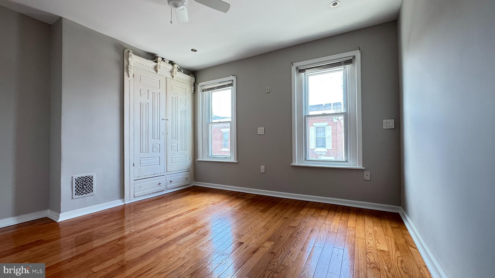 1841 E Clementine St