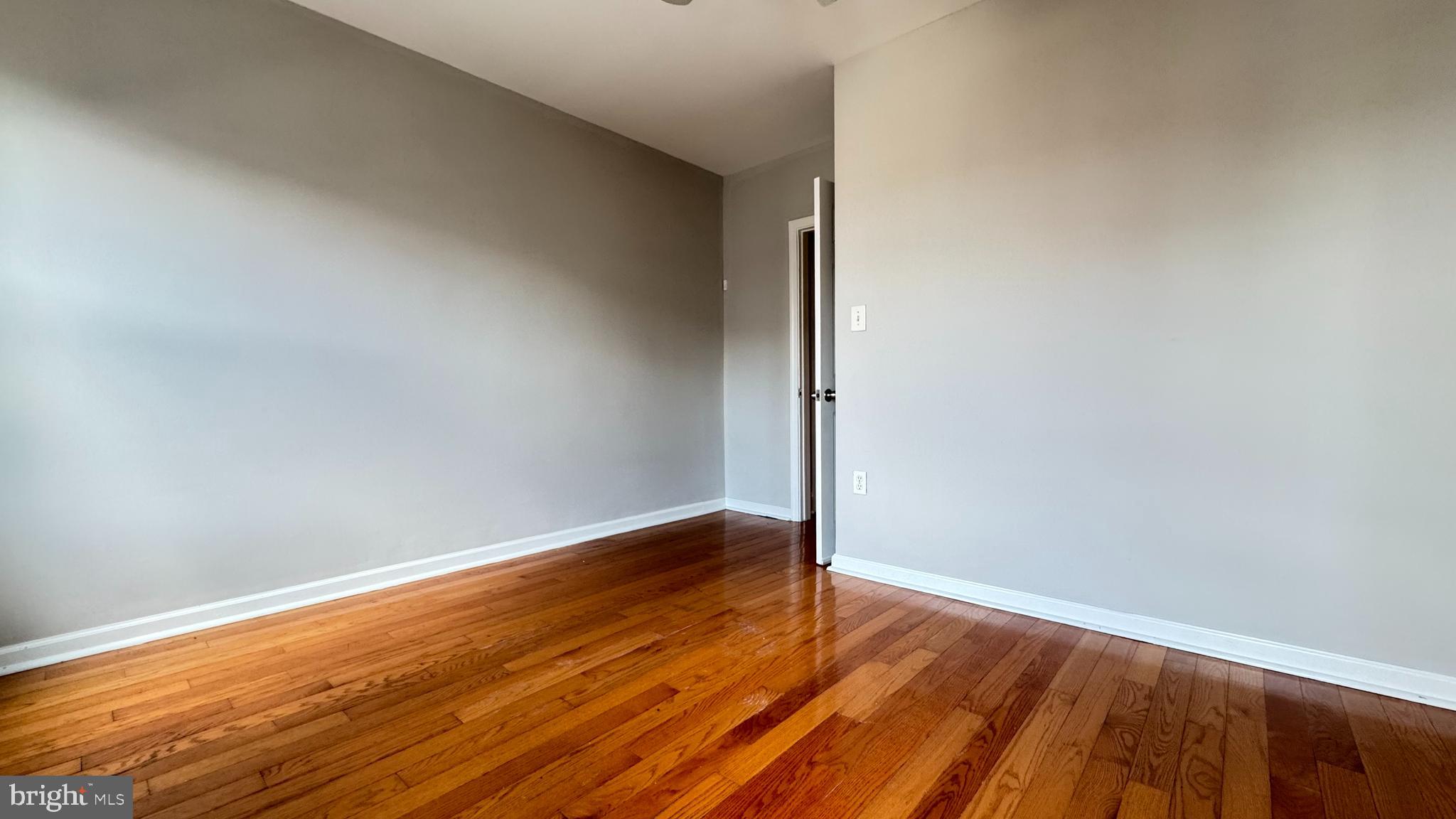 1841 E Clementine St