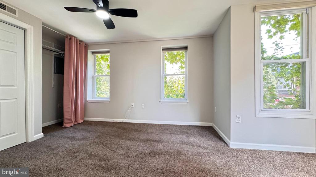 2400 CATHARINE STREET 00 2
