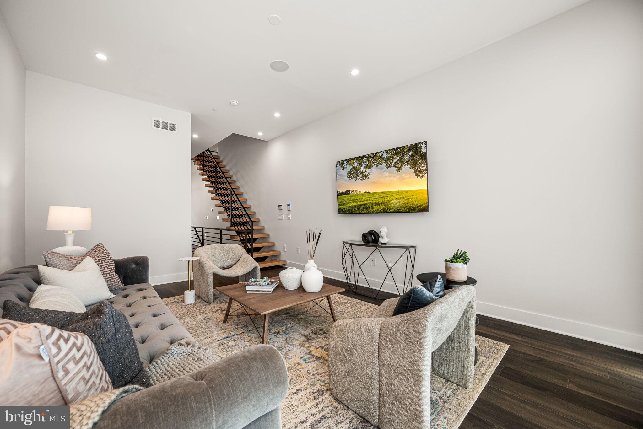 1217 BAINBRIDGE STREET