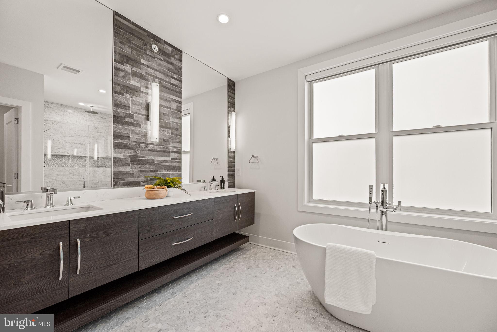 1217 BAINBRIDGE STREET